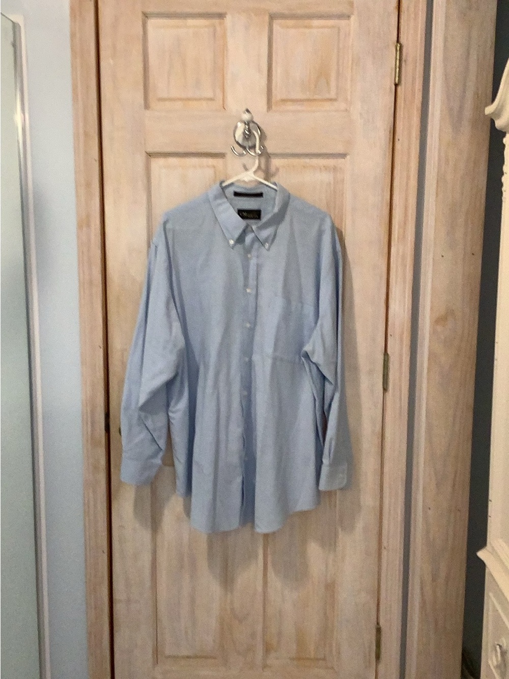 Van Heusen Men's Light Blue Oxford Button-Down Shirt